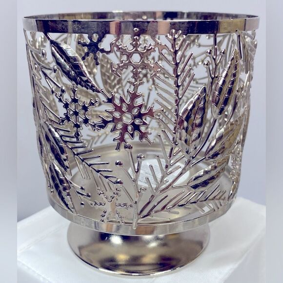 Bath & Body Works Large Silver Metal 3 Wick 14.5oz Candle Holder Winter Greenery - Picture 2 of 7